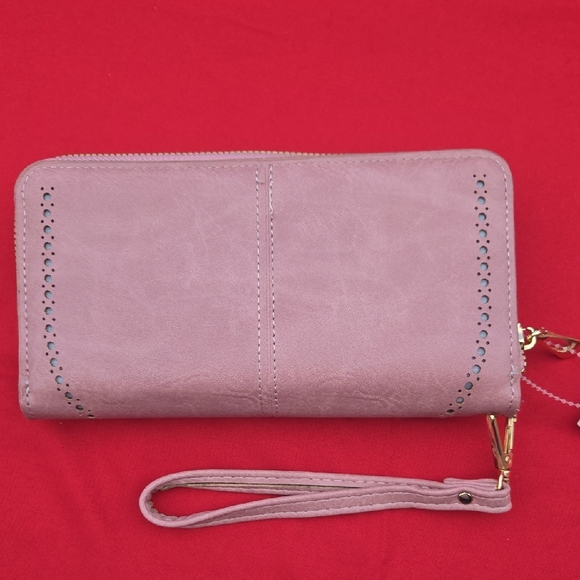BNWT Blush Wristlet Clutch - Picture 2 of 10